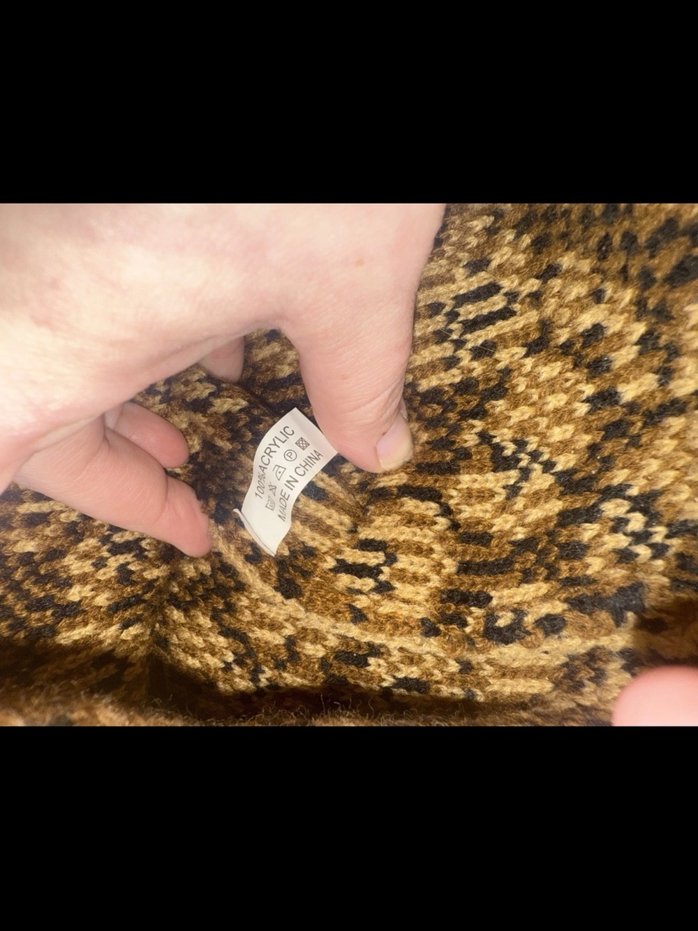 Leopard Print Pom-Pom Beanie with CC (Chanel) Logo Patch - Picture 3 of 4